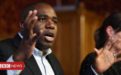 Coronavirus: David Lammy warns that people are 'bubbling out of pubs' due to curfew