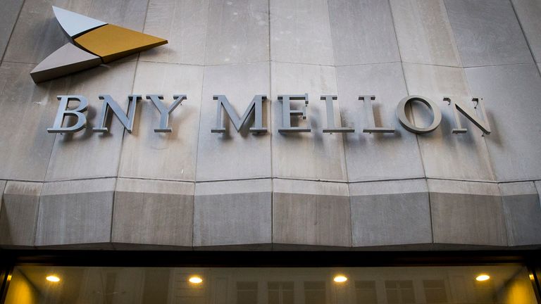 The Bank of New York Mellon Corp. building at 1 Wall St. is seen in New York's financial district March 11, 2015. REUTERS/Brendan McDermid (UNITED STATES - Tags: BUSINESS)