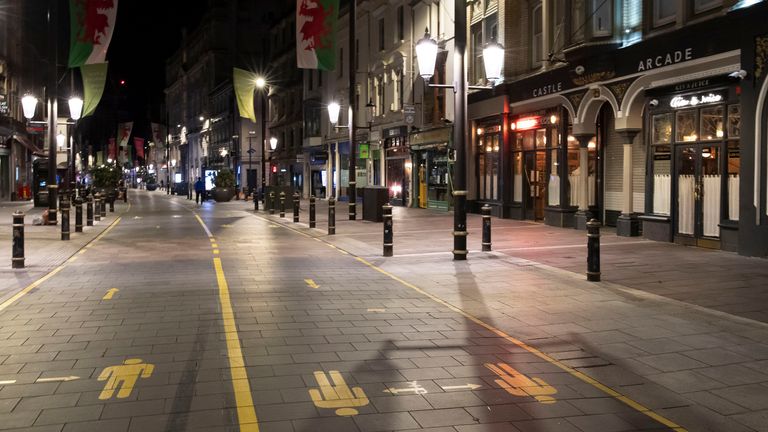 Cardiff city centre quickly emptied after pubs and restaurants closed at 10pm