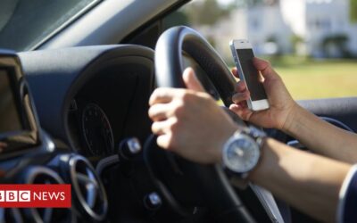 Drivers to be banned from picking up mobile phones